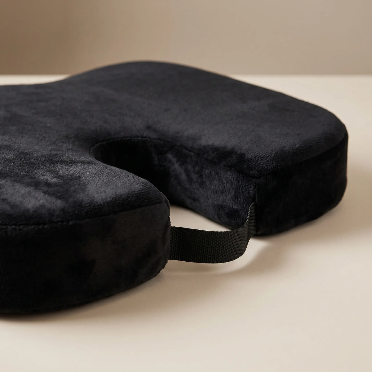 Perna ortopedica sezut memory foam cu gel si ventilatie ORTO COCCIS Aero-Gel, husa catifea – imaginea 3